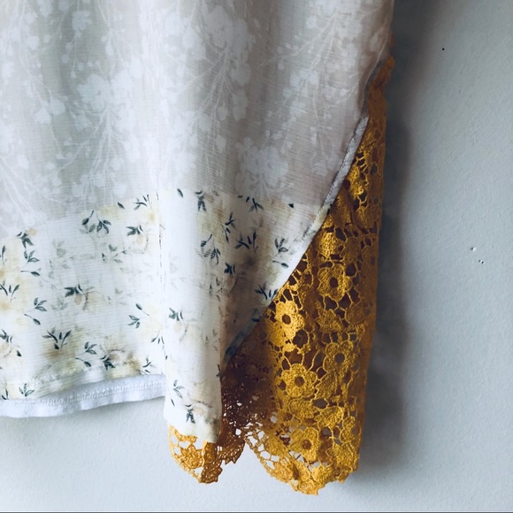 Zara Floral & Lace Paneled Top (S) - Picture 2 of 7